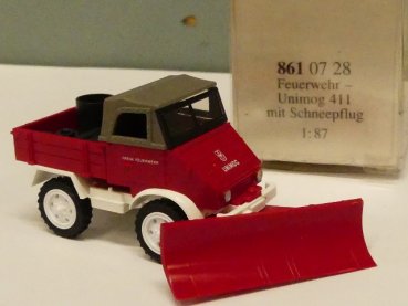 1/87 Wiking MB Unimog mit Schneepflug Feuerwehr 861 07 B