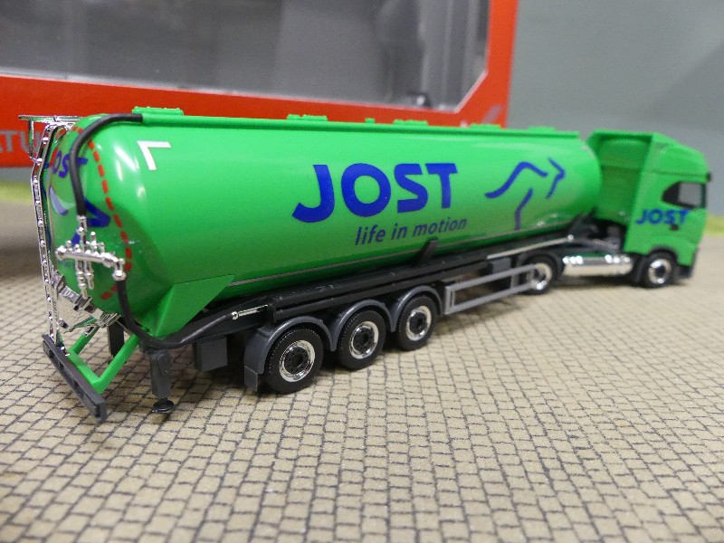 Modellspielwaren Reinhardt Herpa Iveco S Way LNG Silo Sattelzug Jost Group