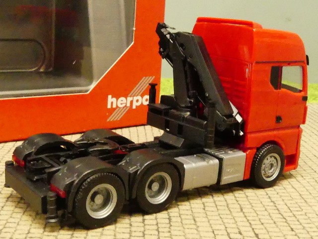 1/87 Herpa MAN TGX GX 6x4 3-Achs Zugmaschine mit Ladekran rot 313117