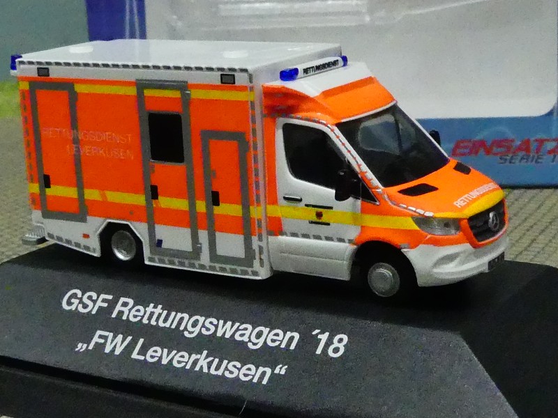 Modellspielwaren Reinhardt - 1/87 Rietze GSF RTW ´18 FW Leverkusen 76275