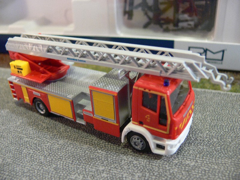 Modellspielwaren Reinhardt - 1/87 Rietze Magirus DLK 32 Feuerwehr 68550