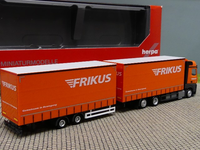 1/87 Herpa Actros L ´02 Empl Berge and Bison JAGER-