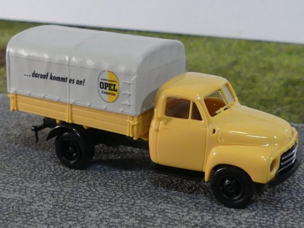 1/87 Brekina Opel Blitz darauf kommt es an OPEL gelb Plane