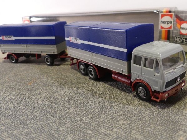 1/87 Herpa MB NG Vogt Spedition Pritschen Hängerzug #375