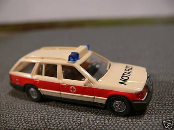 1/87 Wiking Mercedes 280 TE Kombi Notarztwagen 071 1