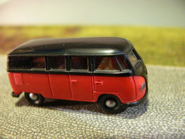 1/87 Brekina # 0006 VW T1 a schwarz/feuerrot Bus 3100