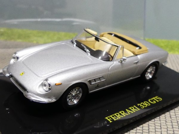 1/43 Ferrari 330 GTS silber