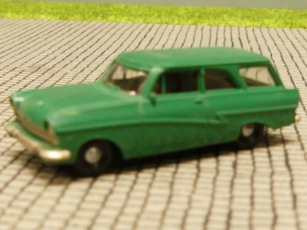 1/87 Brekina Ford Taunus 17M Kombi grün 1903