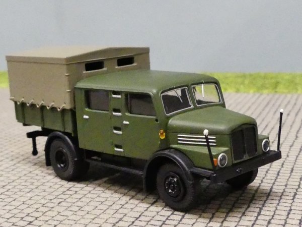 1/87 Brekina IFA S 4000-1 Bautruppwagen Volkspolizei 71753