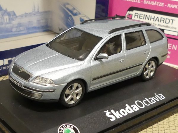 1/43 Abrex Skoda Octavia Kombi eisblau A19