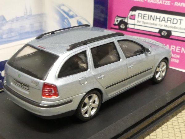 1/43 Abrex Skoda Octavia Kombi eisblau A19