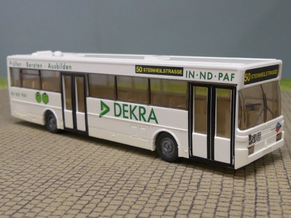 1/87 Wiking MB O 405 DEKRA Prüfen, Beraten, ...702 03