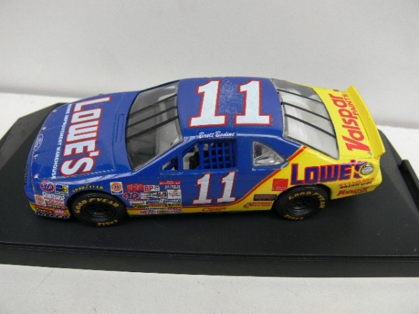 1/43 Quartzo Ford Thunderbird Lowe's Brett Bodine 2064