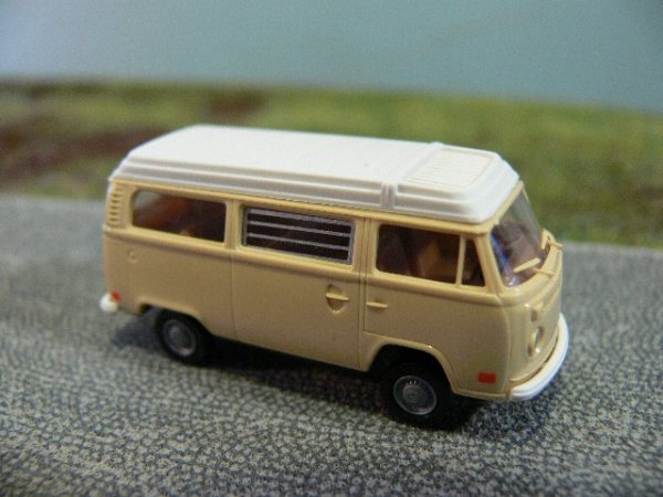 1/87 Brekina VW T2 Camper USA Version hellbeige