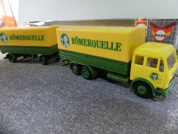 1/87 Herpa MB NG Römerquelle Österreich Pritschen Hängerzug