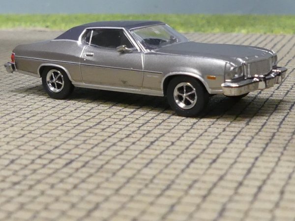 1/87 Brekina Ford Gran Torino silber/schwarz 19734