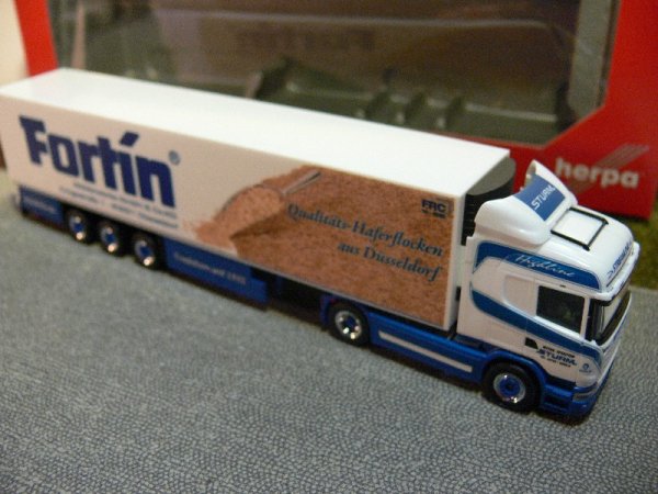 1/87 Herpa Scania R HL Kühlkoffer-Sattelzug Sturm / Fortin 305181