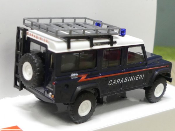 1/87 Busch Land Rover Defender Carabinieri 50361