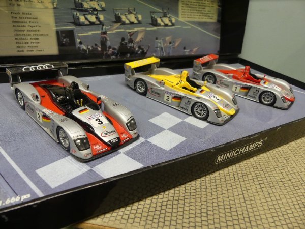 1/43 Minichamps Audi R8 Infineon Le Mans 2002 Set 402 020123