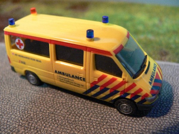 1/87 Herpa MB Sprinter 99 Ambulance NL Niederlande RODE KRUIS 045421