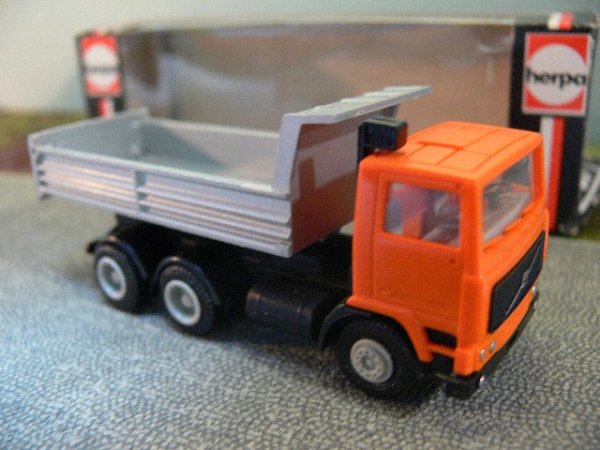 1/87 Herpa Volvo F10 Kipper orange 800 502