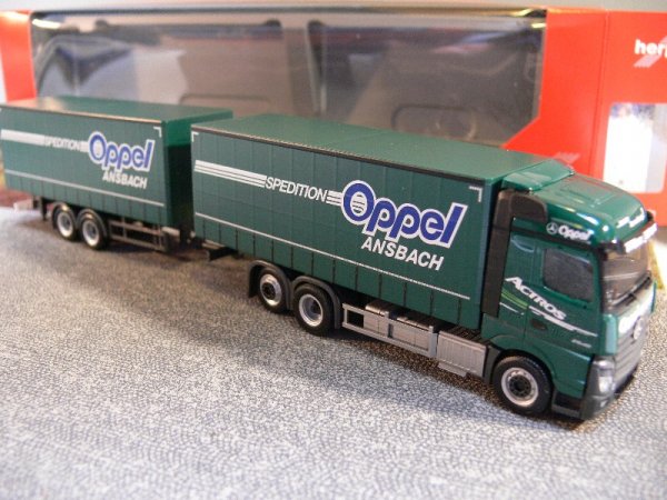 1/87 Herpa MB Actros Streamspace 2.5 Oppel Gardinenplanen-HZ 307376