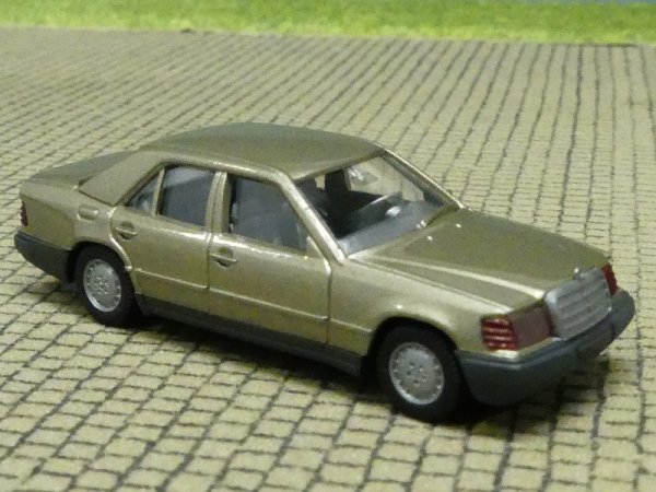 1/87 Wiking MB 260 E hellgelbgraumetallic 153 3 A