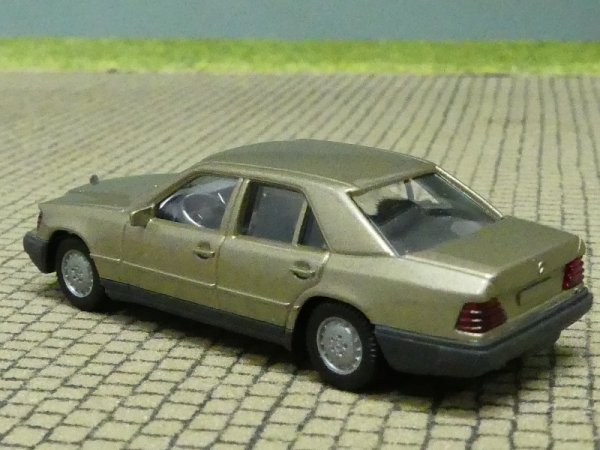 1/87 Wiking MB 260 E hellgelbgraumetallic 153 3 A