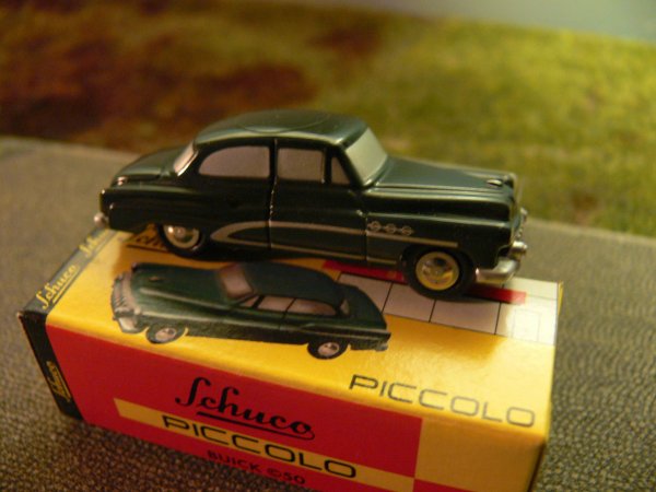 Schuco Piccolo Buick 50 dunkelgrün 01441