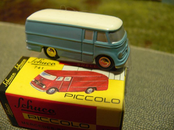 Schuco Piccolo Mercedes 319 Kasten hellblau 05411