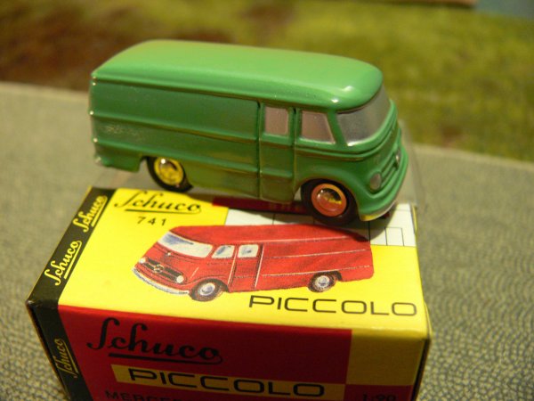 Schuco Piccolo Mercedes 319 Kasten grün 05411