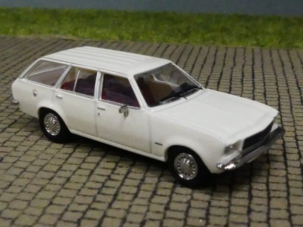 1/87 PCX Opel Rekord D Caravan weiss PCX870402