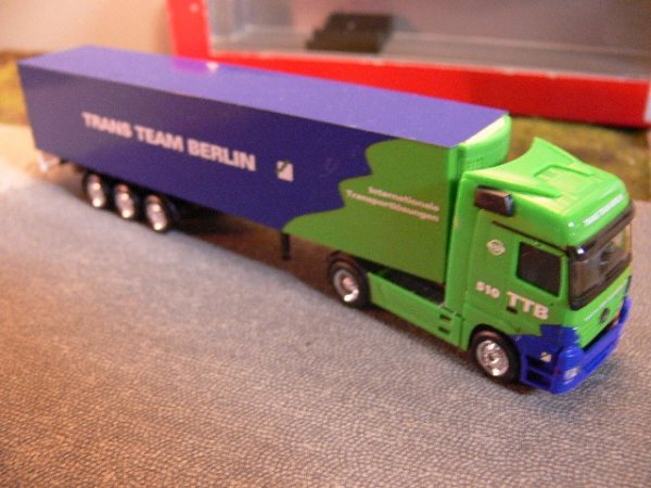 1/87 Herpa MB Actros Trans Team Berlin Kühl-Koffer-SZ 152754