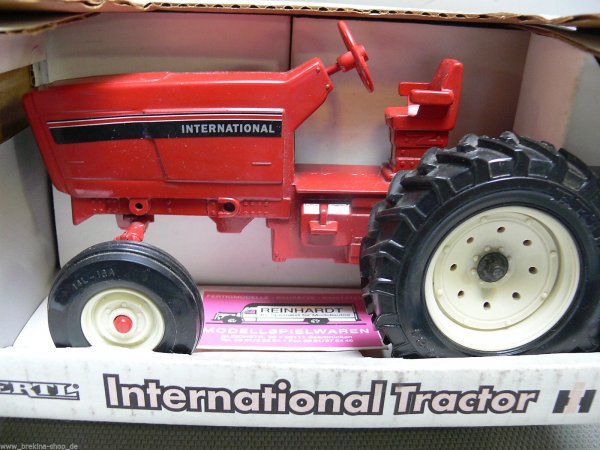 1/16 Ertl International Tractor 14001