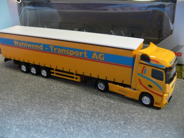 1/87 Herpa MB Actros 11 Wohlwend ( CH ) Gardinenplanen-SZ 927673