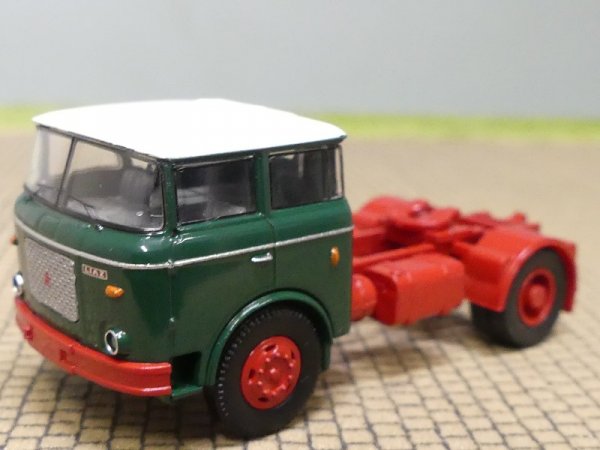 1/87 Brekina LIAZ 706 dunkelgrün Zugmaschine 71828