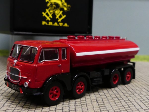 1/87 Brekina mit Handarbeitsaufbau Fiat 690 mit Tankaufbau Kleinserie