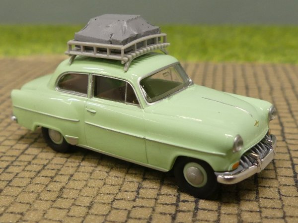 1/87 Brekina Opel Olympia Limousine hellgrün mit Gepäckträger