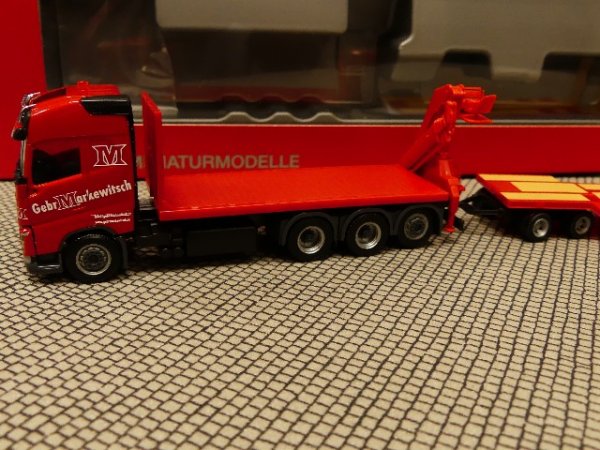 1/87 Herpa Volvo Flachbett LKW + Kran und Goldhofer TU4 Markewitsch 310086