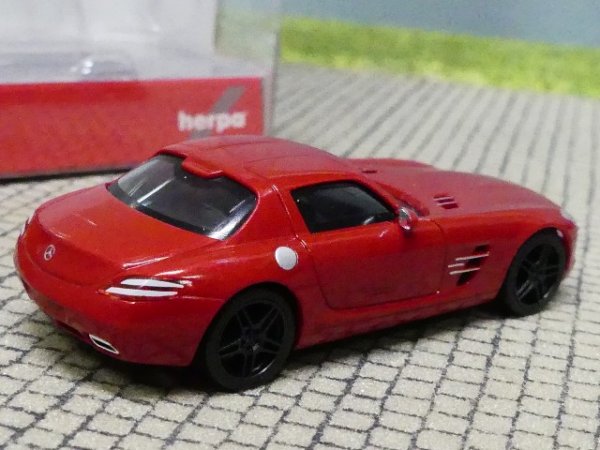 1/87 Herpa MB SLS AMG Le Mans rot metallic mit schwarzen Felgen 430784