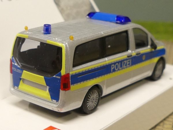 1/87 Busch MB V-Klasse Polizei Berlin 51170