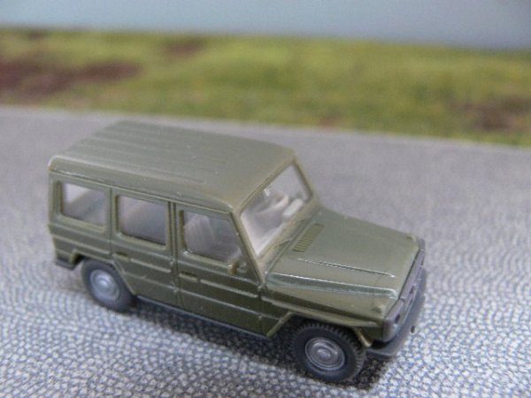 1/87 Wiking MB 230 G hellolivgrün 266 A4