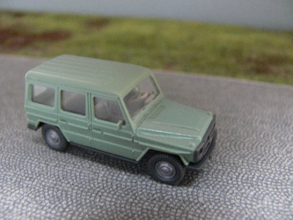 1/87 Wiking MB 230 G resedagrün 266 A5