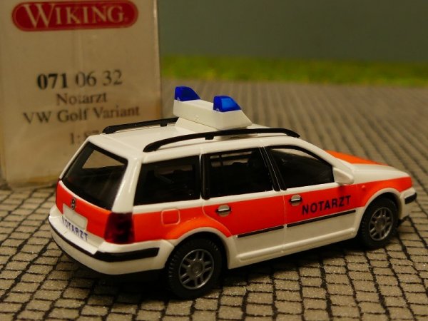1/87 Wiking VW Golf Variant III Notarzt 071 06