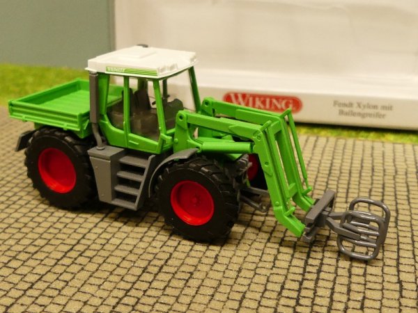 1/87 Wiking Fendt Xylon mit Ballengreifer 0380 03