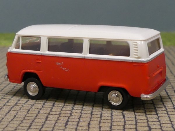 1/87 Brekina VW T2 weiß/hellrot Bus