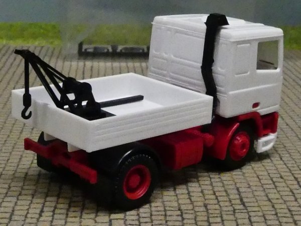 1/87 Herpa DAF 95 2-Achs ZM weiß mit Pritsche und Abschlepphaken