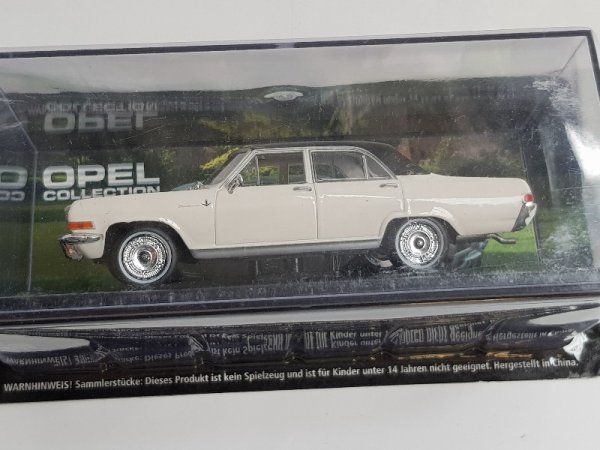 1/43 Opel Diplomat V8 Limousine weiß/schwarz