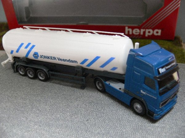 1/87 Herpa Volvo FH16 Tank-SZ Vos/Jonker Veendam 145138