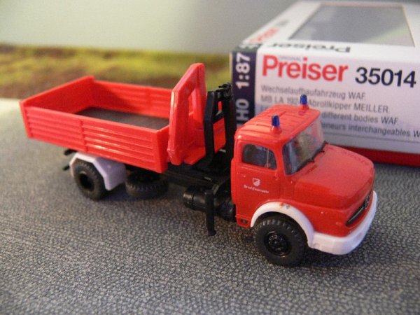 1/87 Preiser MB LA 1924 Feuerwehr Abrollkipper Wechselaufbaufahrzeug 35014